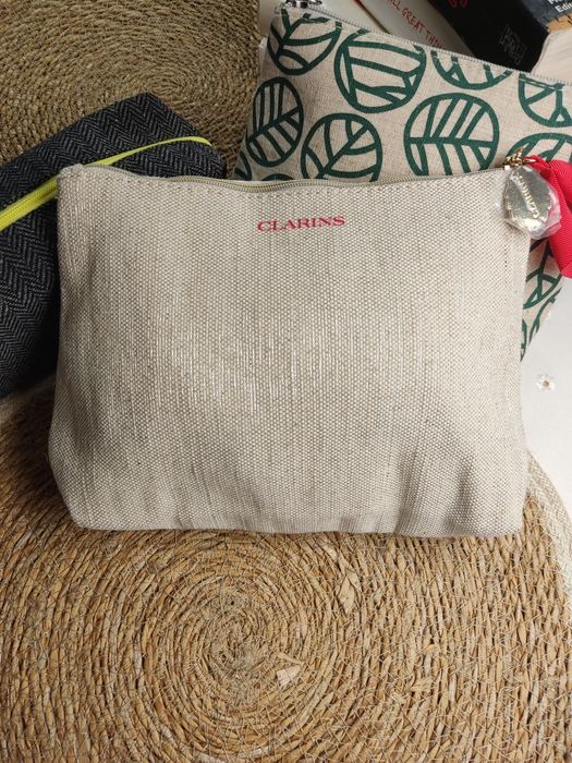Косметичка від Clarins