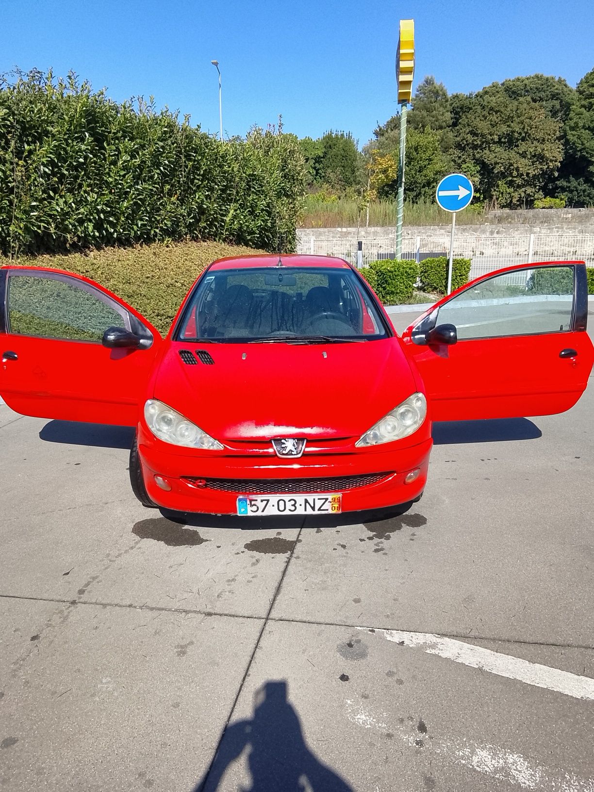 Peugeot 206 1.1 com 260 muito bom