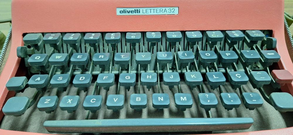 Máquina de escrever Olivetti Lettera 32