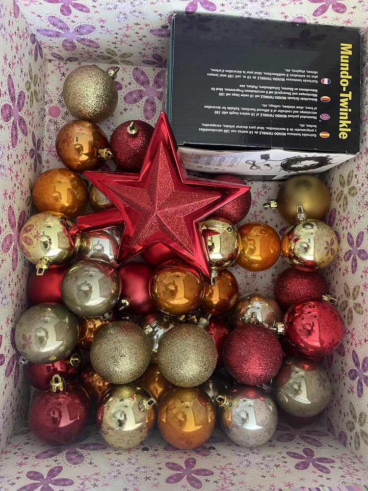 Árvore de Natal, bolas, Estrela e luzes