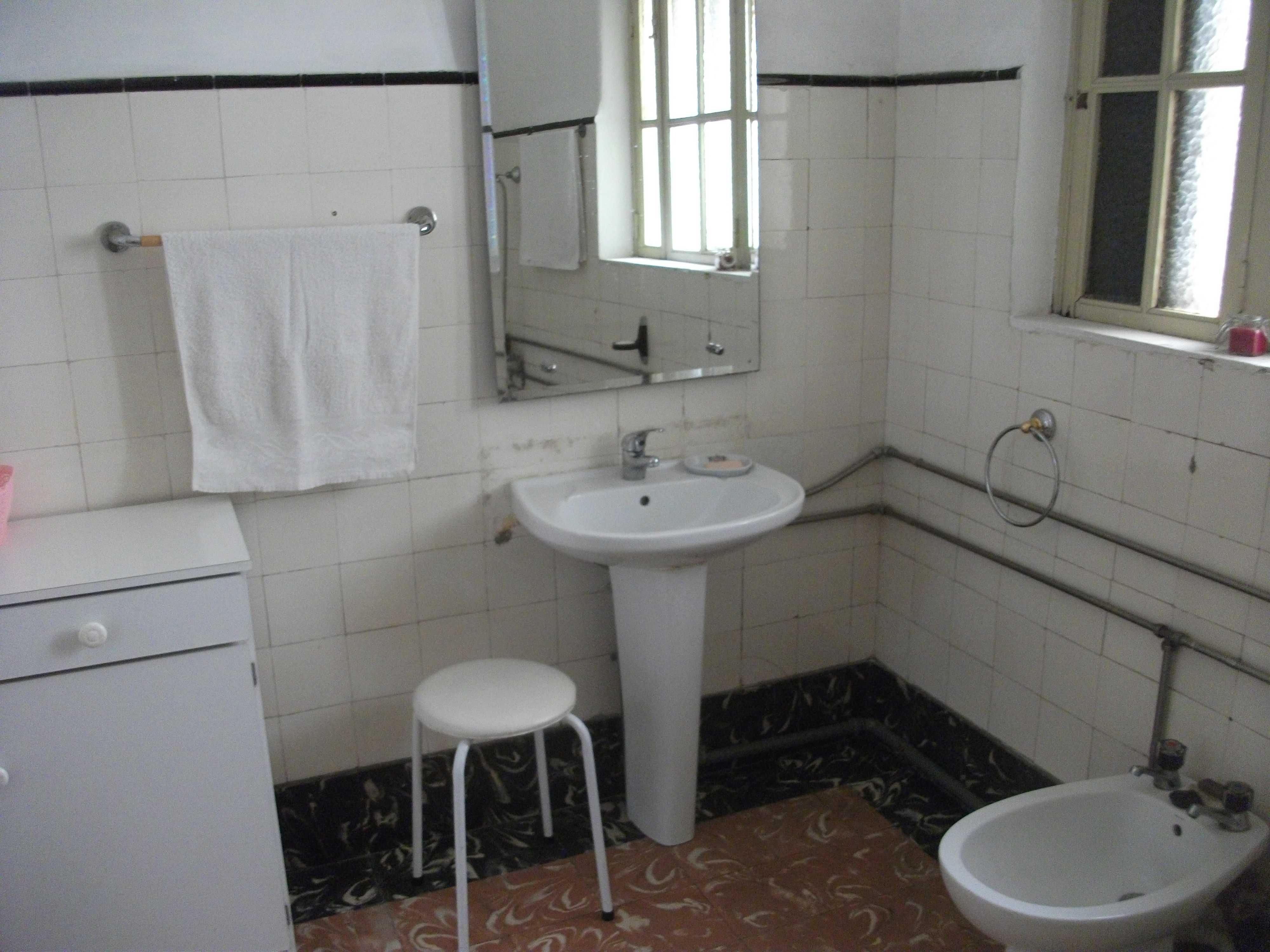 Quarto  espaçoso  a  1  menina  ou 2 meninas   no  CENTRO do Porto