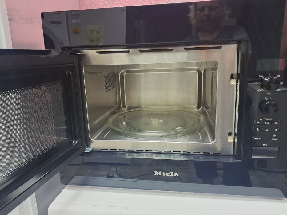 Мікрохвильова піч MIELE  m 8260-2 Німеччина