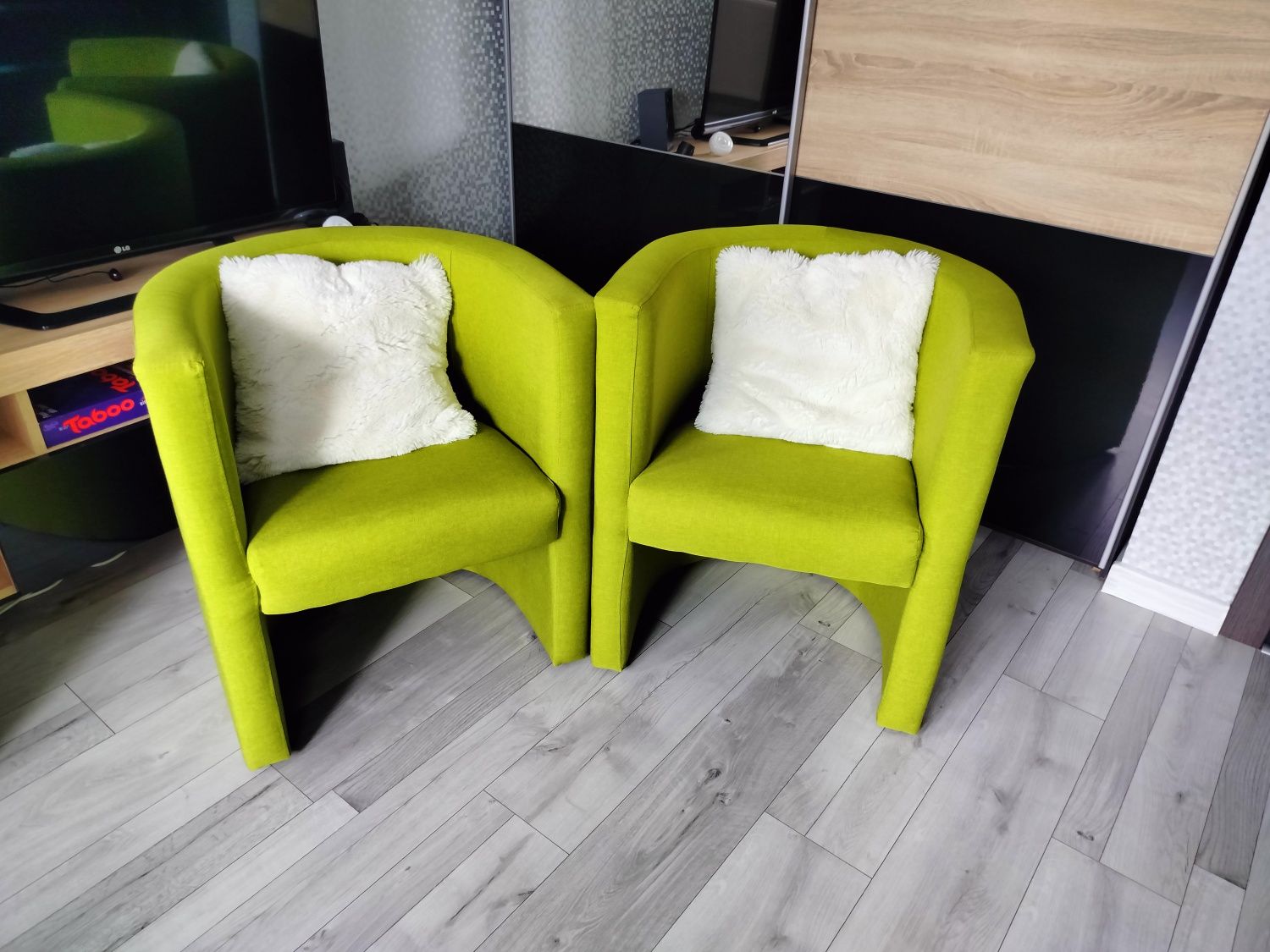 Dwa fotele zielone