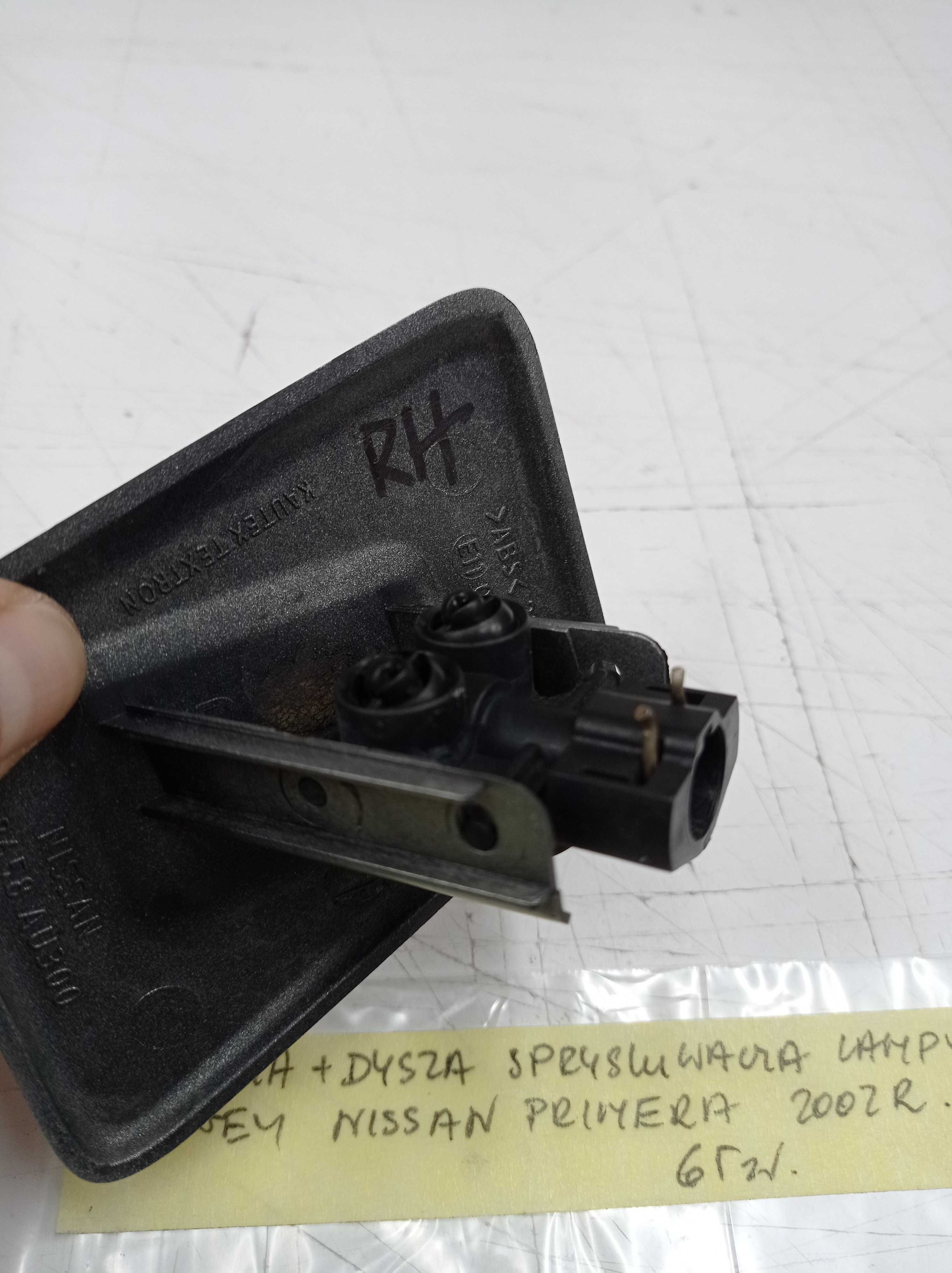 Nissan primera zaślepka + dysza spryskiwacza lampy prawej