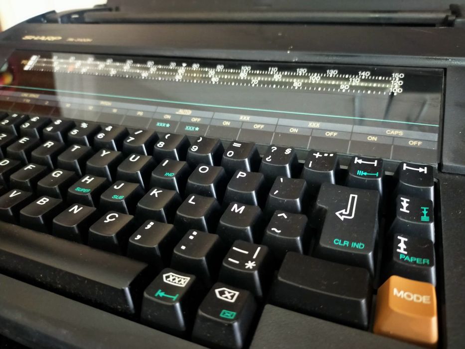Máquina de escrever elétrica Sharp