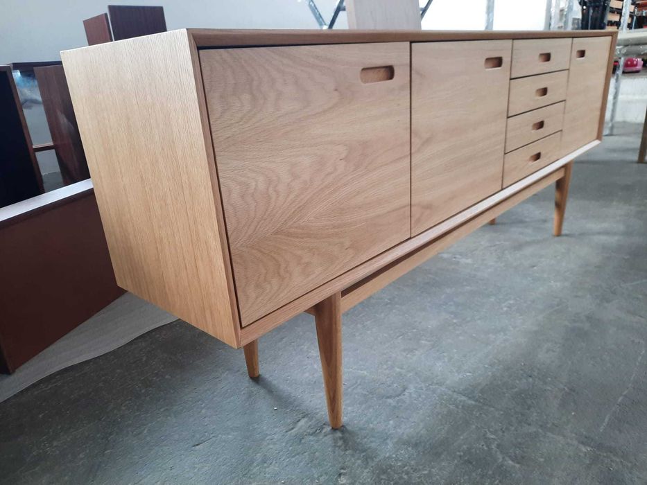 Aparador Nórdico 3Portas 4Gavetas Carvalho