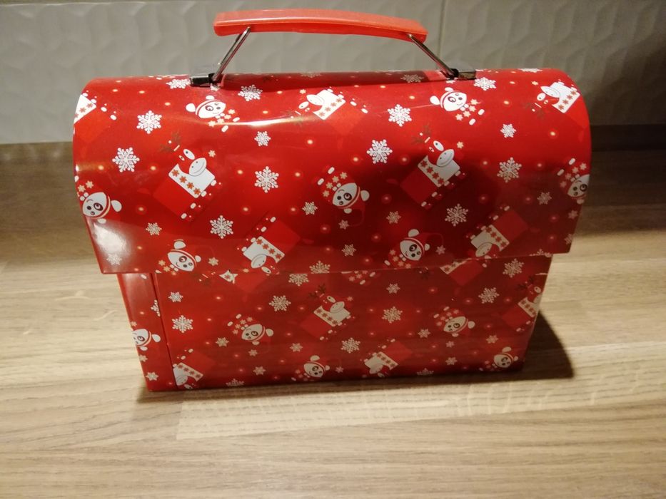 kuferek dziecięcy metalowy czerwony świąteczny