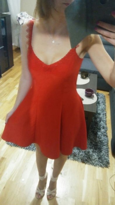 Czerwona sukienka s