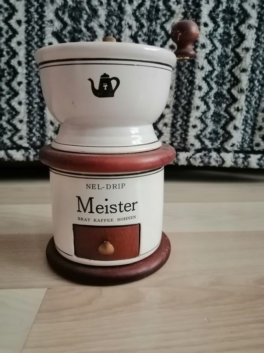 Młynek do kawy. Młynek do przypraw. Młynek zabytkowy. Młynek porcelana