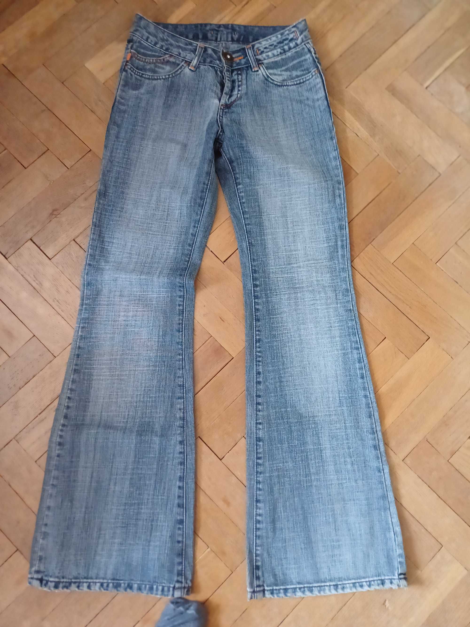 Jeans  kolor niebieski