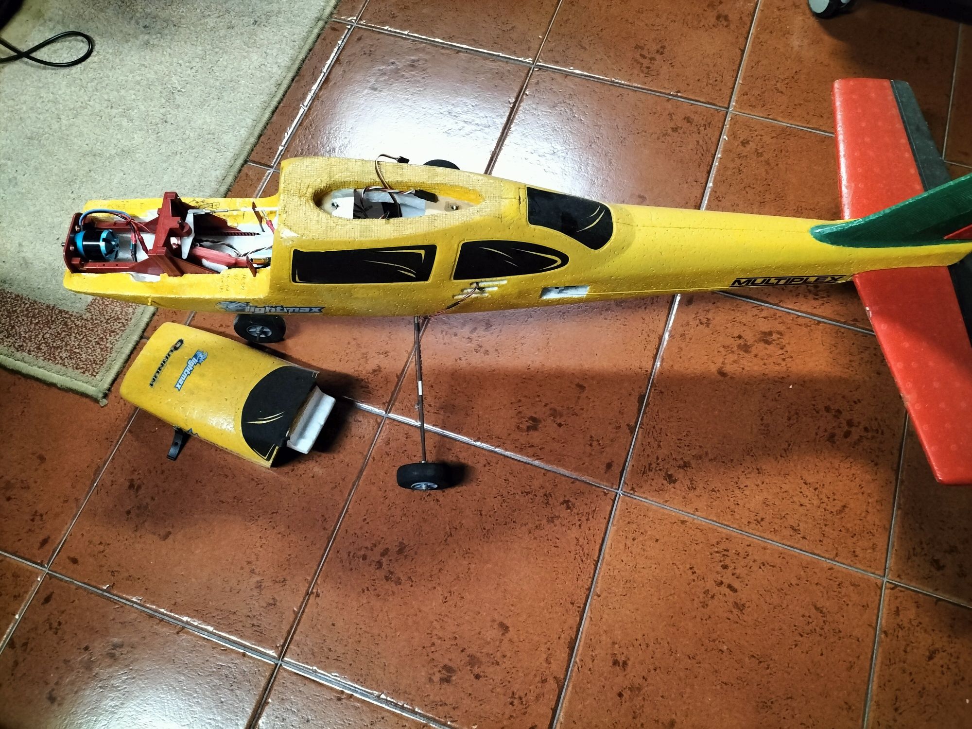 Avião RC Magister Multiplex