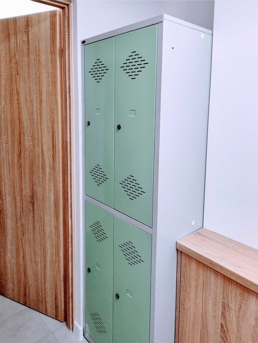 Szafka BHP ubraniowa 4 skrytkowa firmy ADEX Wilkowice ok 60x50x180