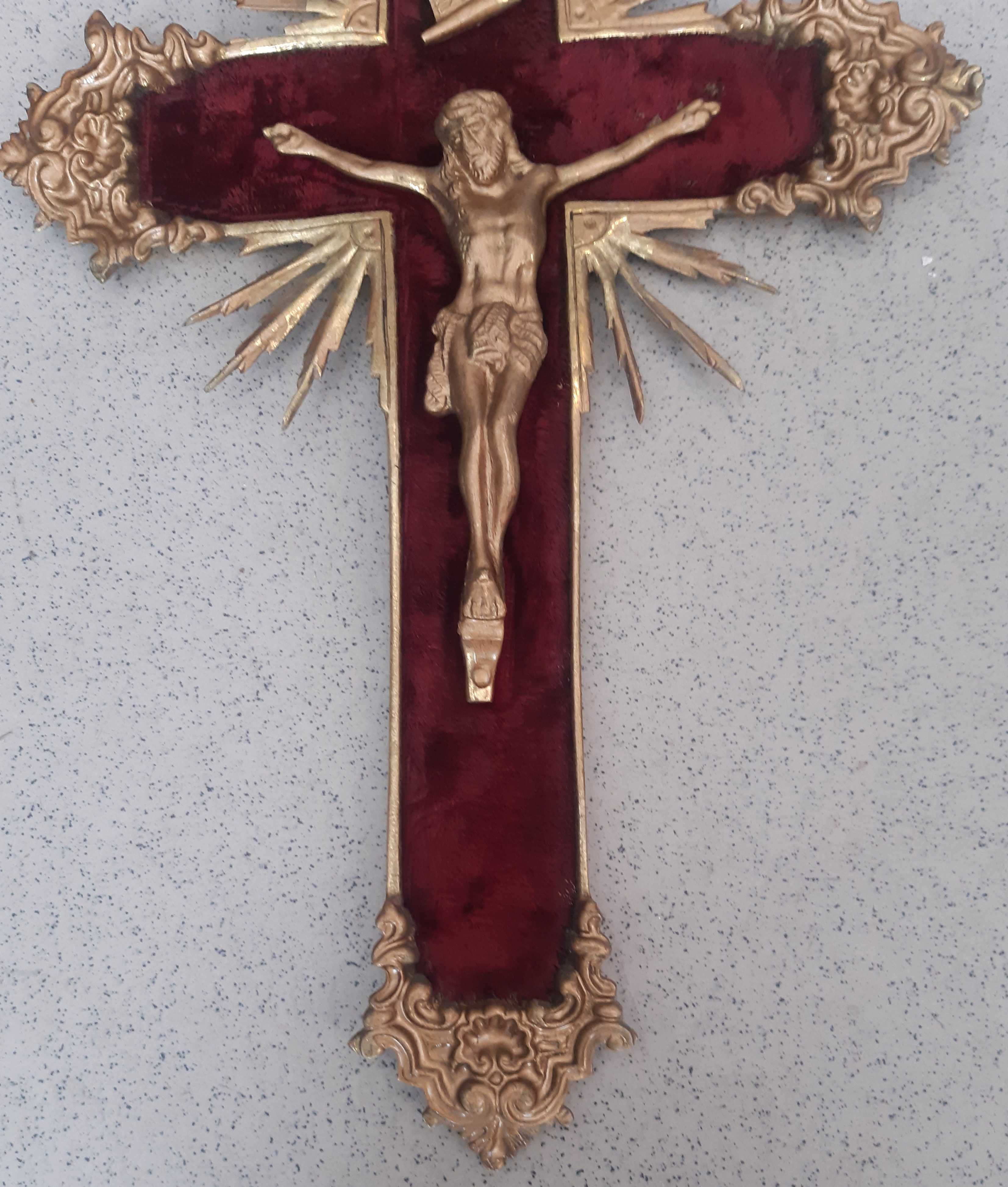 Crucifixo Antigo em latão maciço