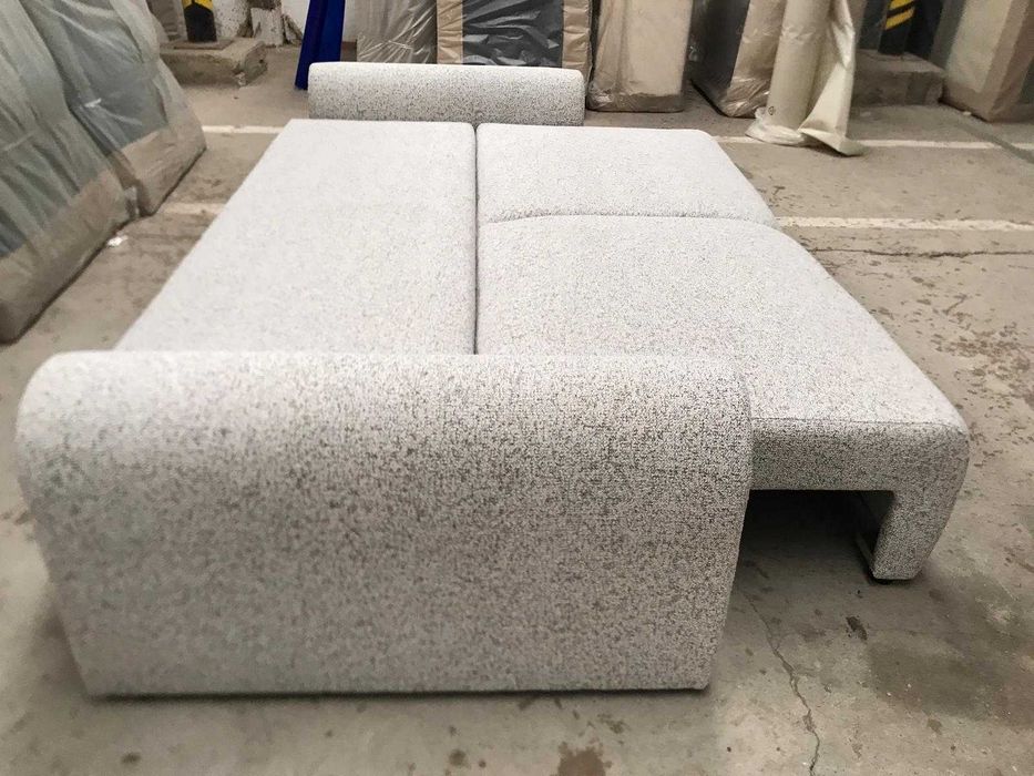 Piękna nowa sofa z funkcją spania
