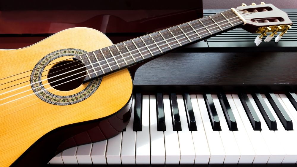 Piano, Guitarra, Ukulele ao Domicílio/On-line