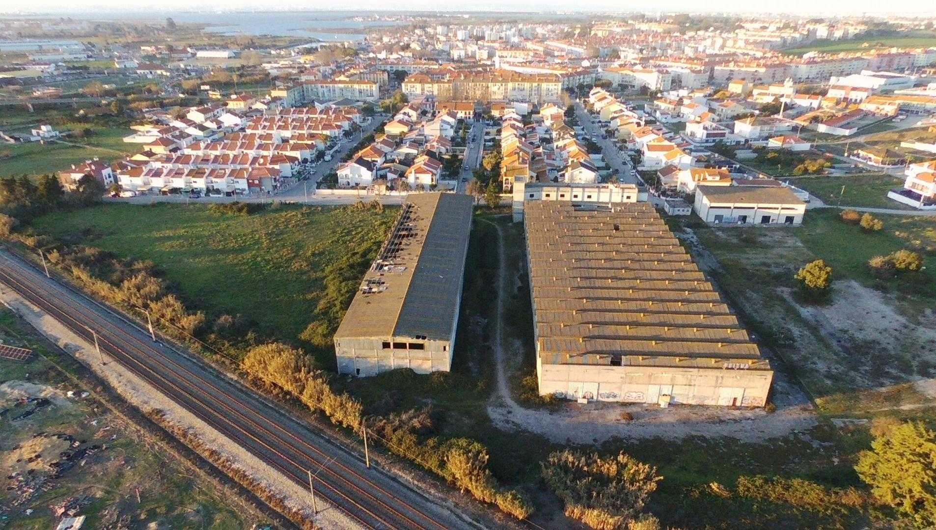 Imóvel 30.648 m2 | 3 Edifícios/Armazéns