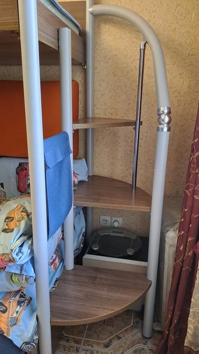 Продам двух ярусный  диван-кровать