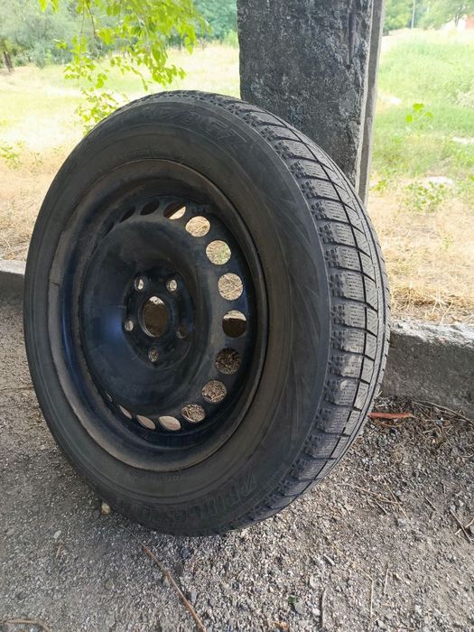Продам в отличном состоянии резину с диском Близзак 15 радиуса  недоро