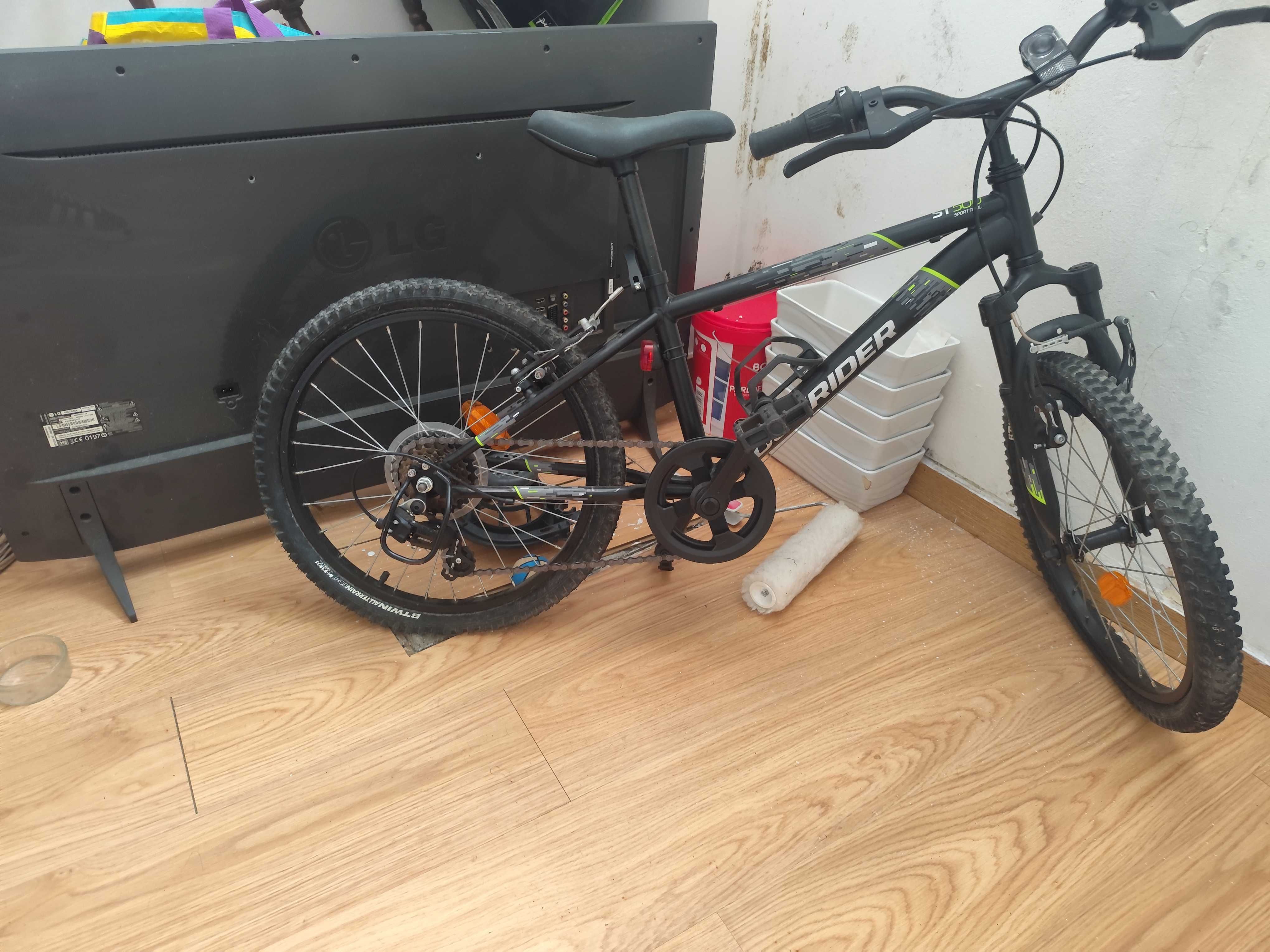 Bicicleta de criança Decathlon roda 20 usada 3 vezes