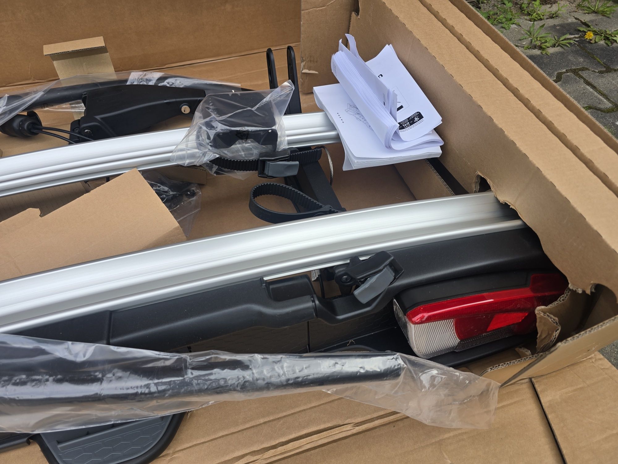 Bagażnik rowerowy na hak THULE Velospace XT2 938 srebrny 2 rowery
