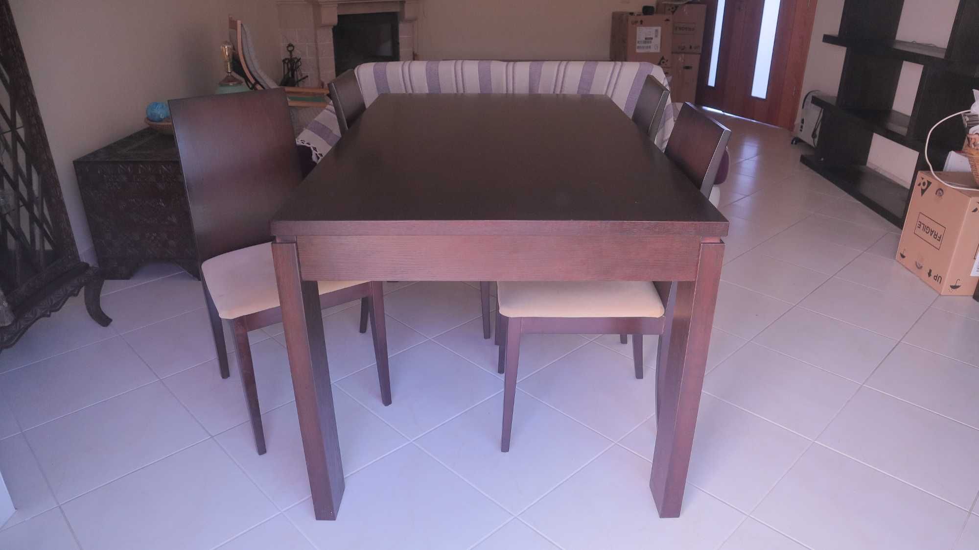 Mesa de Jantar Retangular - Madeira Escura