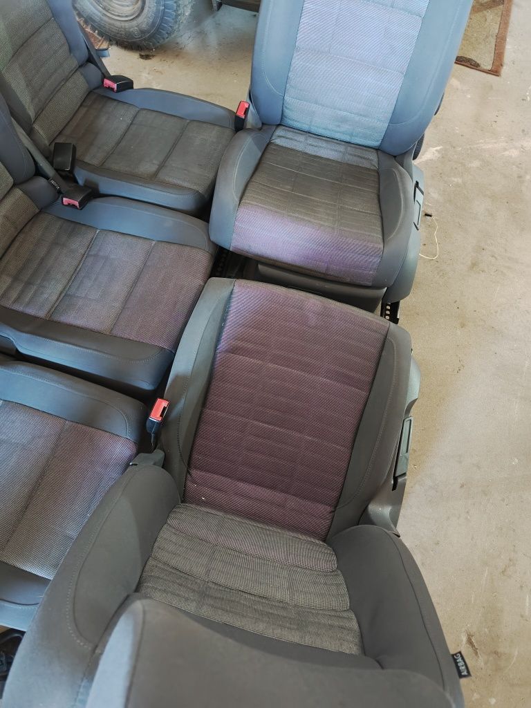 Wnętrze fotele Touran Volkswagen 2006