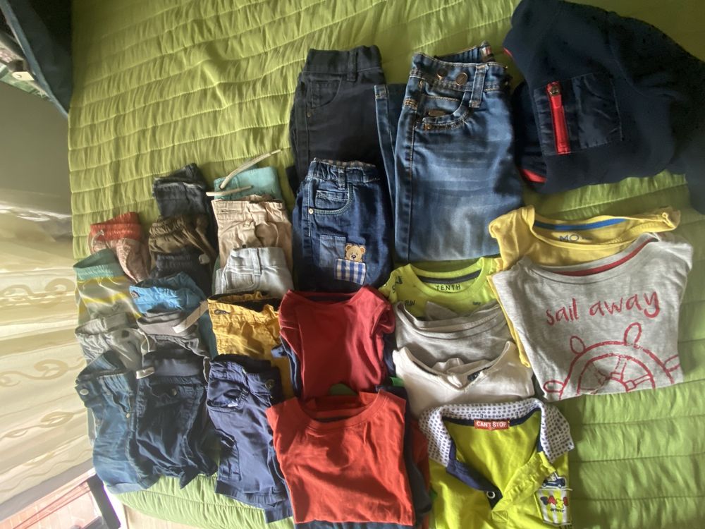 Vendo lote de 30 Peças -roupa de menino 18-24 meses