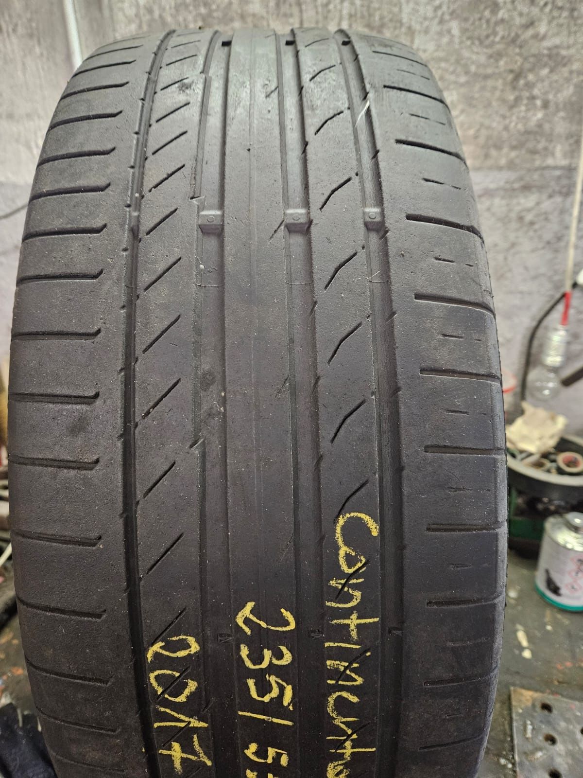 Opony 235/55R18V