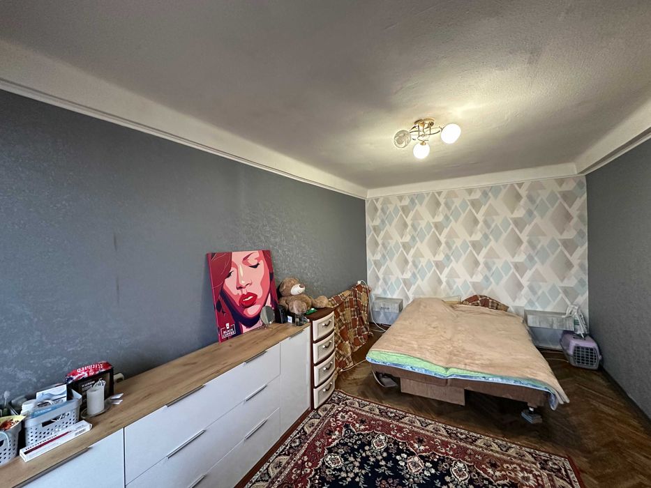 Срочно! Продам 1-к квартиру по ул. Энтузиастов 33 возле м.Левобережная