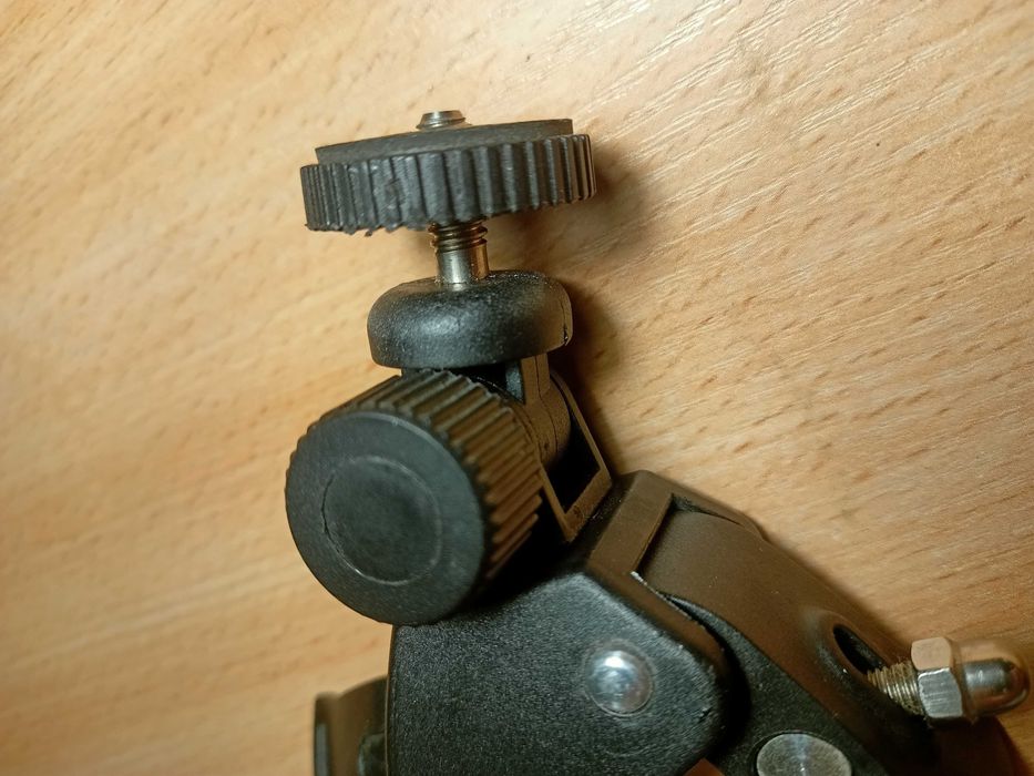 Кріплення аксесуарів на кермо або раму