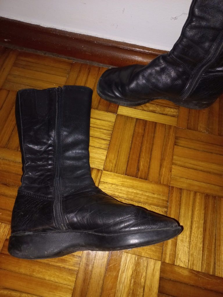 Botas em pele 35 e 36