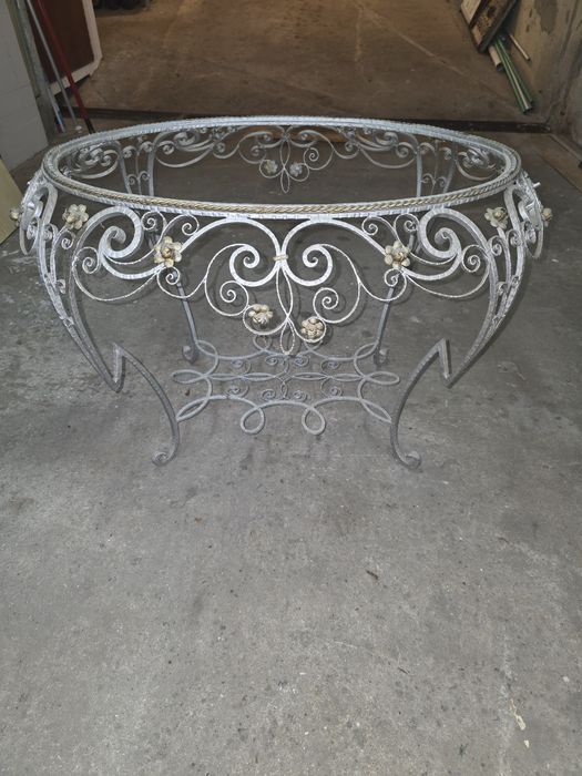 Mesa em ferro forjado