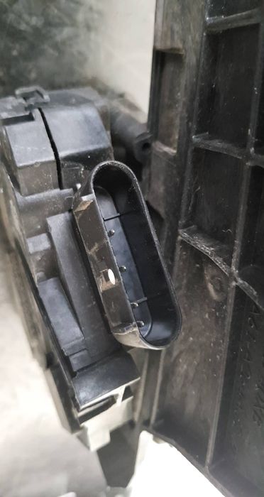 Fechadura / fecho porta trás direito FORD Fiesta VI (CB1, CCN)