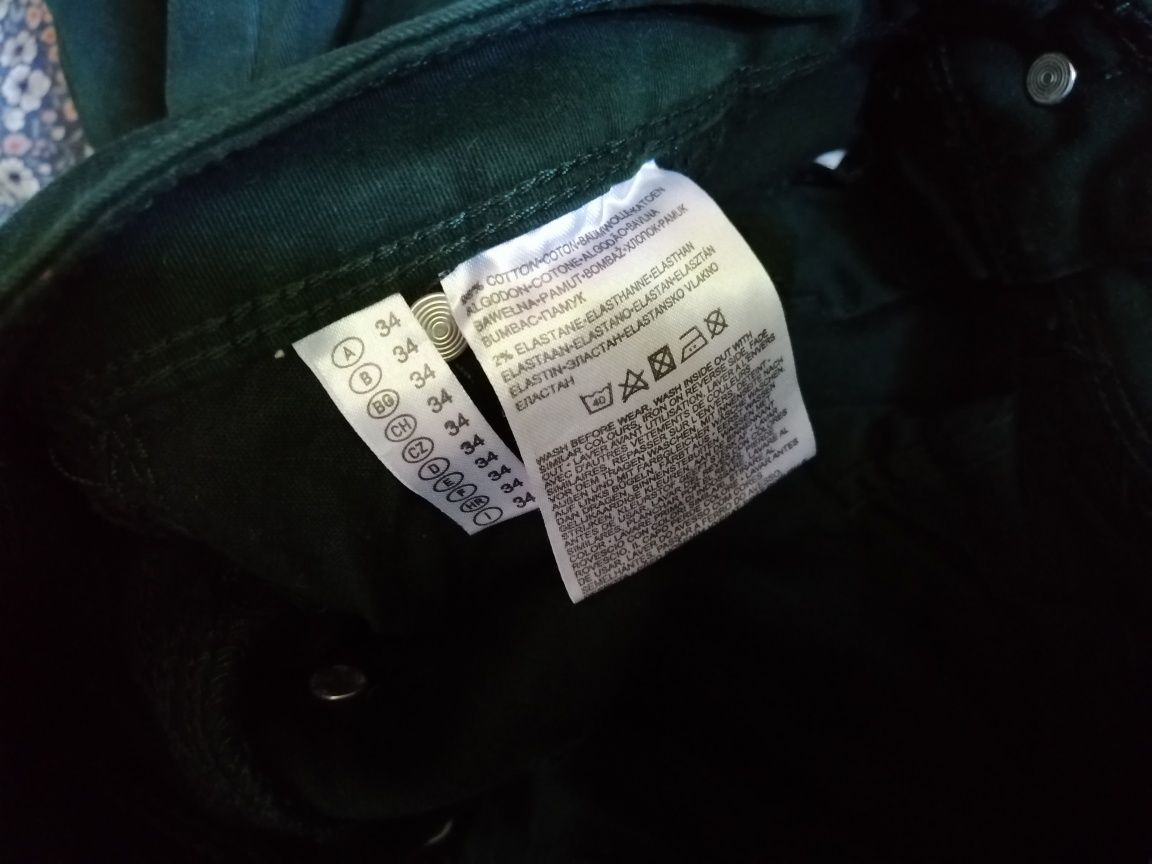 C&A ciemne zielone spodnie zwężane, miły materiał, XS