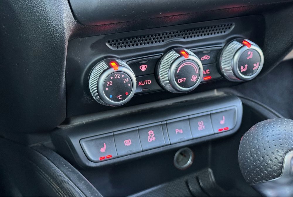 Audi A1 1.6 3x S-line - Caixa Automática