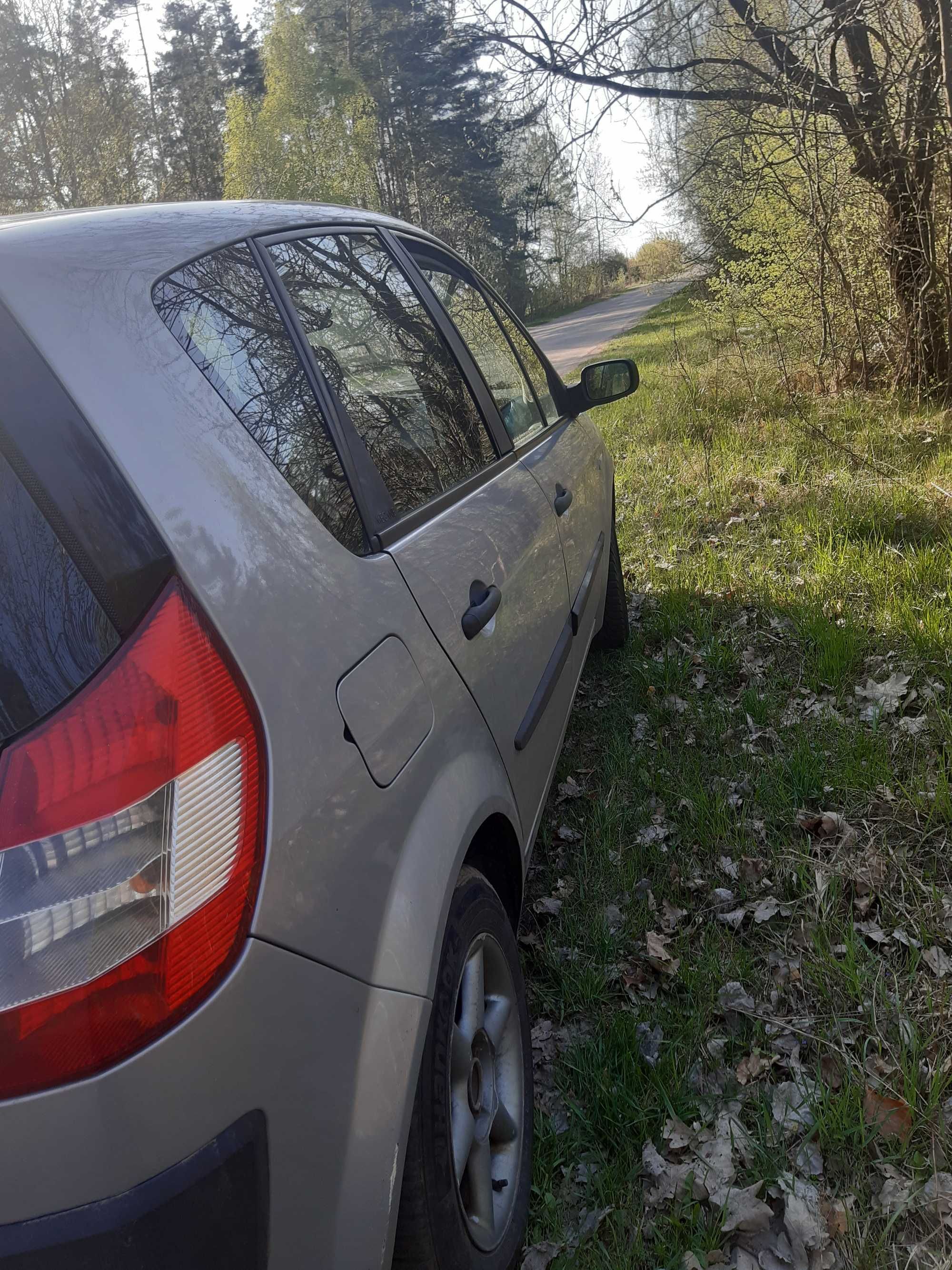 Автомобіль в гарному стані.