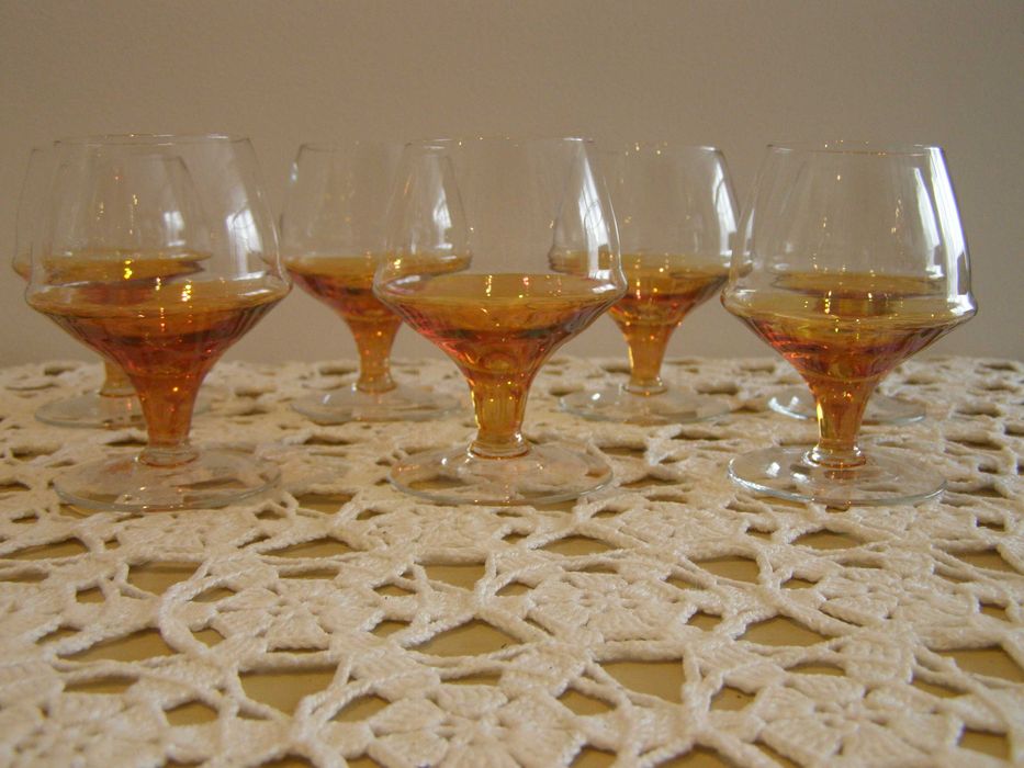 Kieliszki na stopie szkło barwione lata 70-te