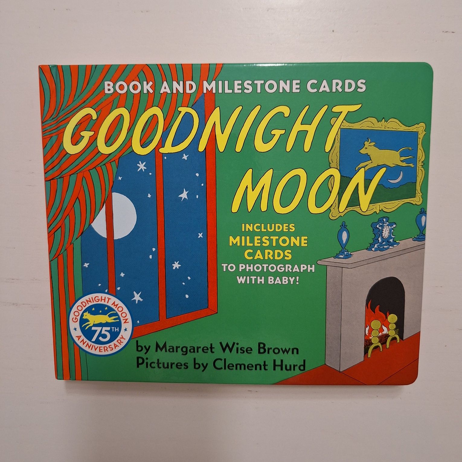 Vende-se livro Goodnight Moon by Margaret Wise Brown, como novo.