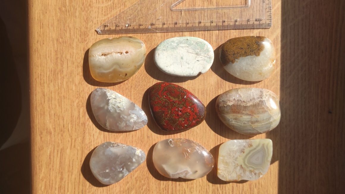 rozne kamienie, mineraly, agaty
