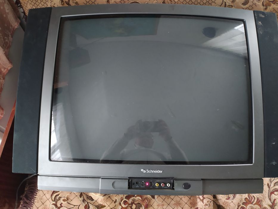 Телевізор Philips та Schneider