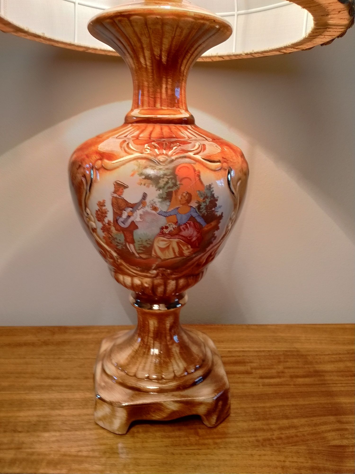 Ceramiczna lampa z abażurem