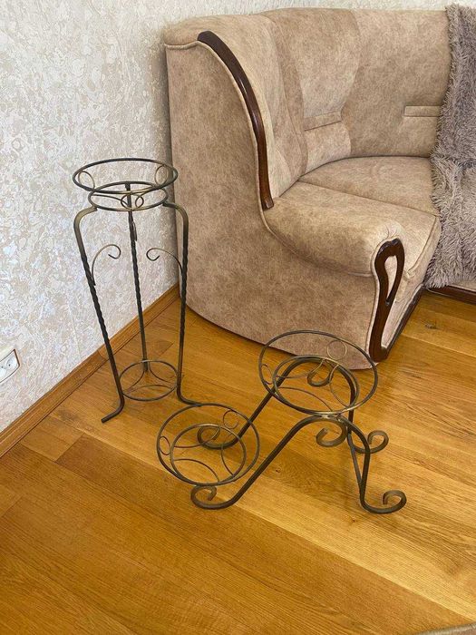 Напольные подставки для цветов 2шт.