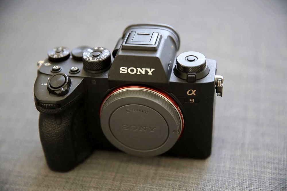 Sony A9 II - ILCE-9M2 - bardzo dobry stan, niewielki przebieg, zestaw
