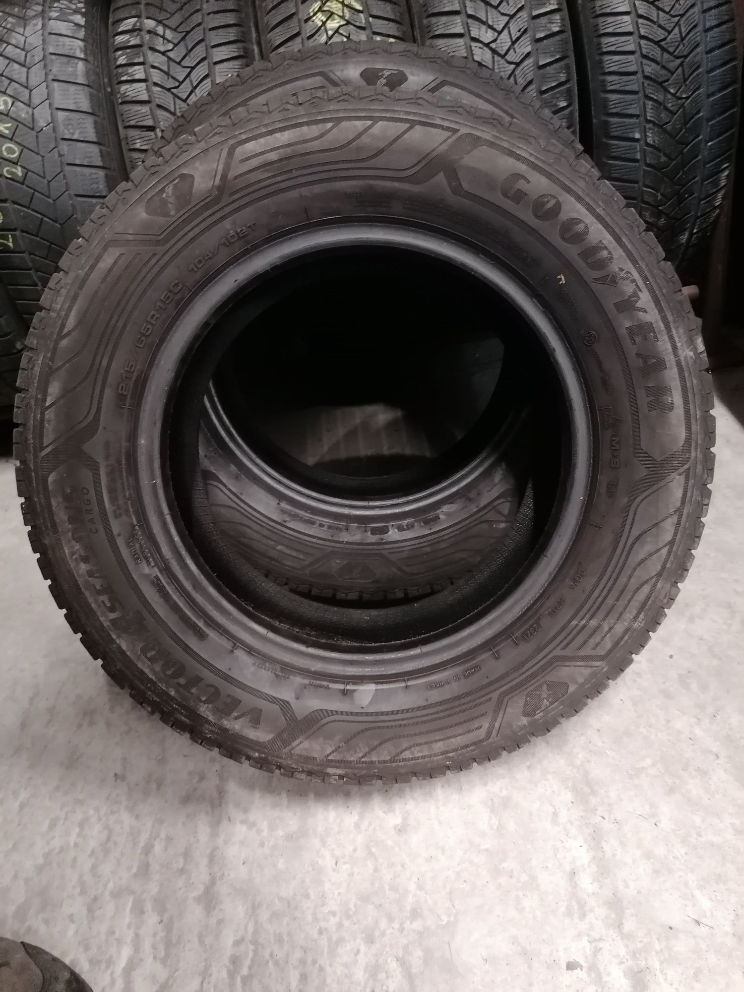 2x215/65 R15C Goodyear Vector 4 seasons Cargo całoroczne