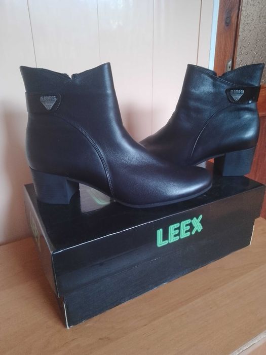 Продам демисезонные женские ботинки