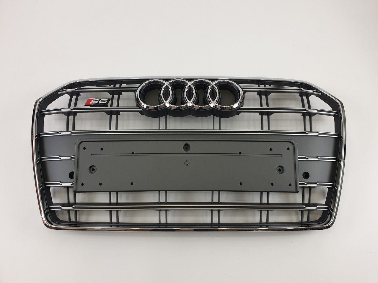 Решетка радиатора Audi A6 2014-2018 Серая с хромом (в стиле S-Line)