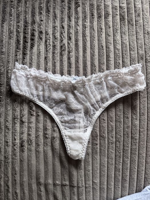 Damskie biale koronkowe majtki stringi Dolce&Gabbana, rozmiar 40 L