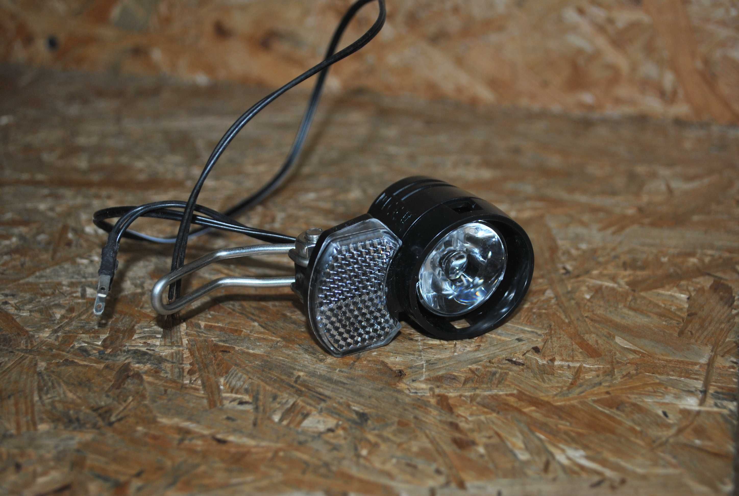 Lampa przód AXA Ecoline15 Automatic Sensor PUKY światło lampka