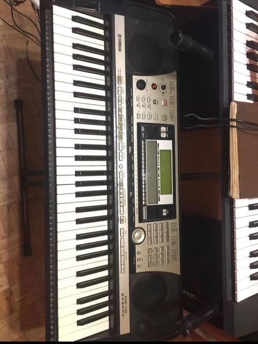Yamaha PSR 740 keyboard
