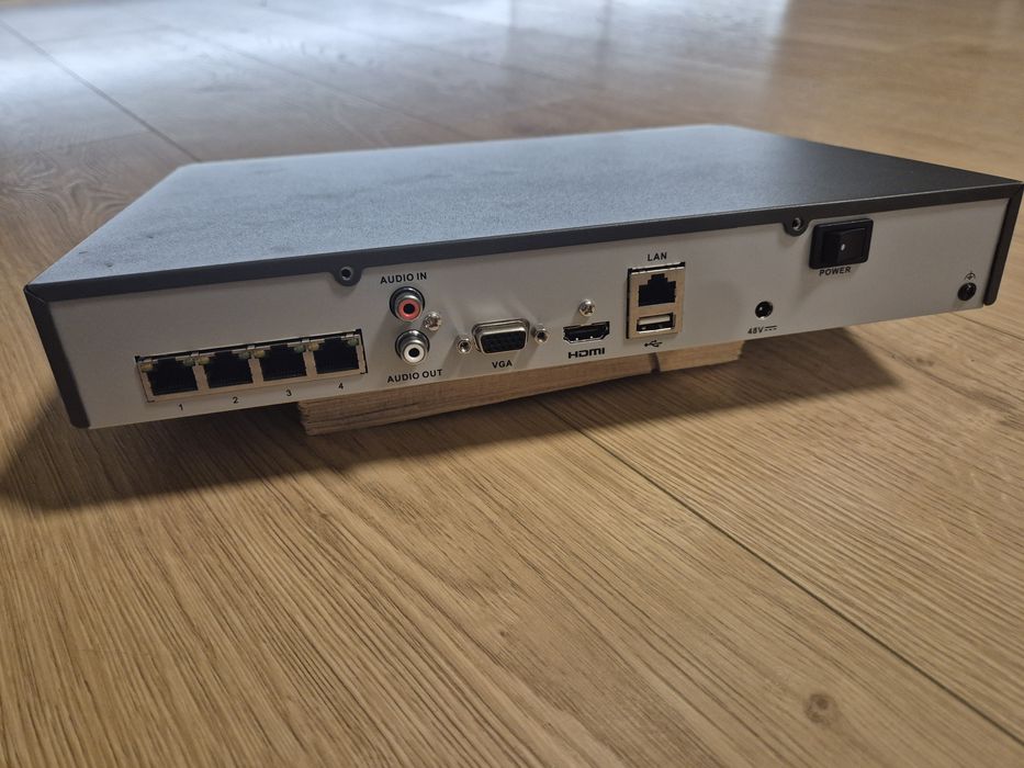 Hikvision DS-7604NI-K1/4P(B) monitoring rejestrator 4 kanały PoE